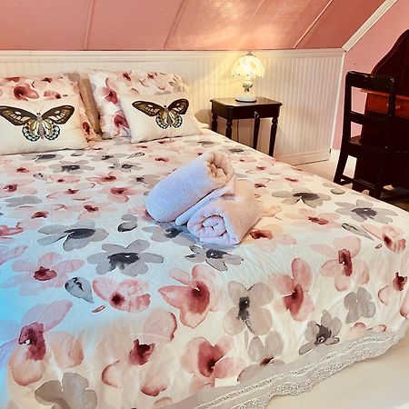 Bed and Breakfast Bed & Cafe Petit Papillon Grandes-Bergeronnes Exterior foto