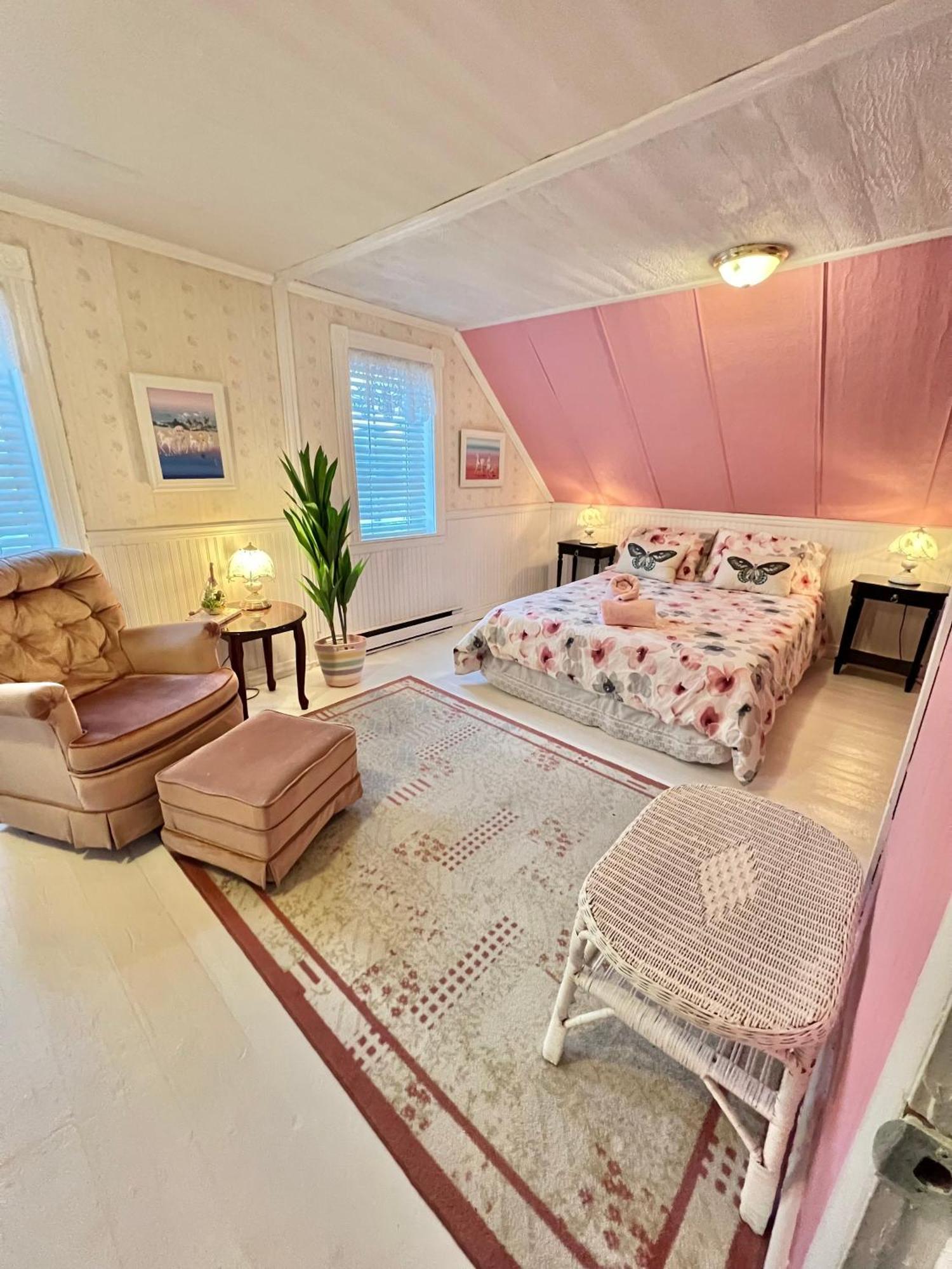 Bed and Breakfast Bed & Cafe Petit Papillon Grandes-Bergeronnes Exterior foto