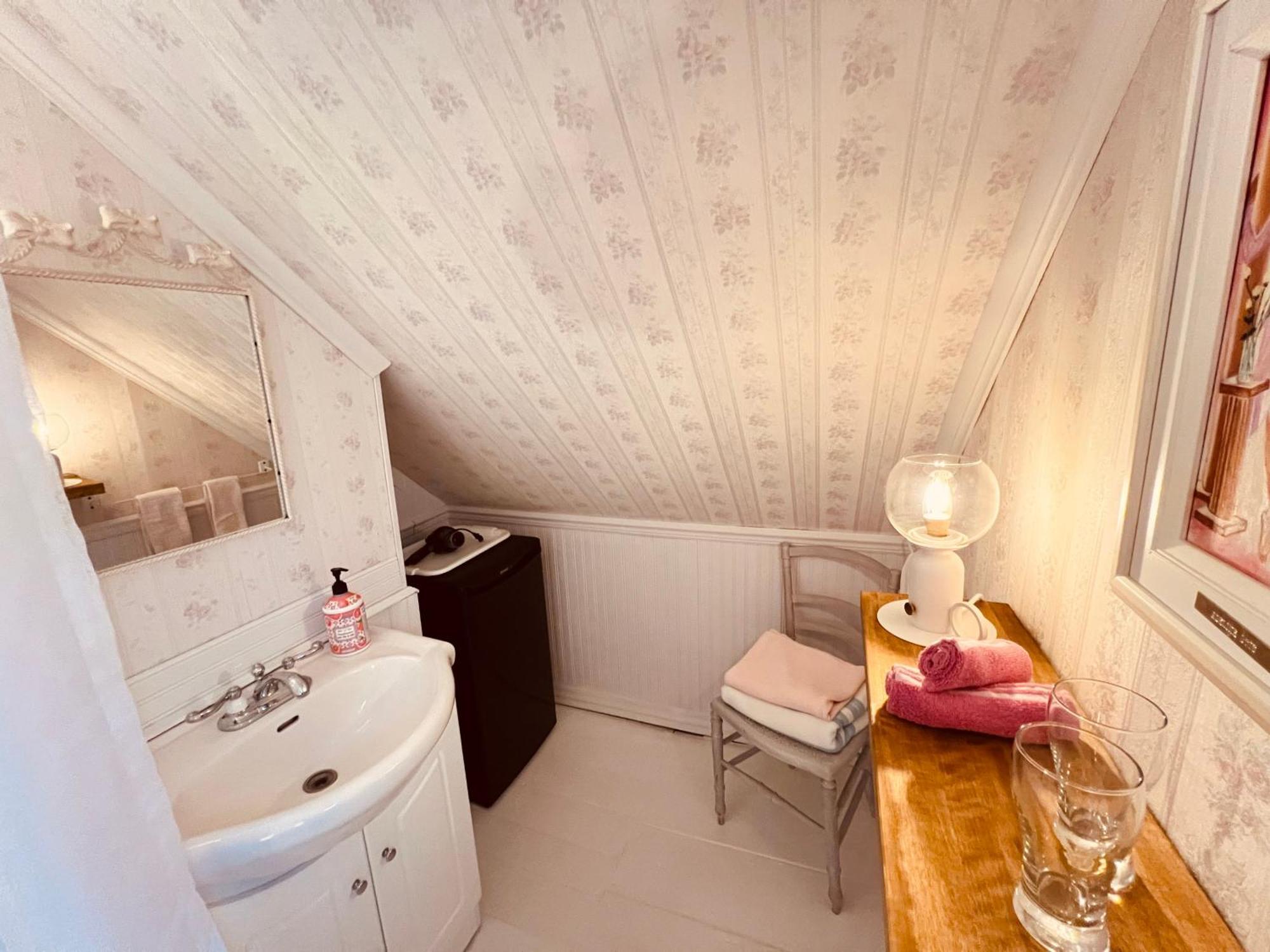 Bed and Breakfast Bed & Cafe Petit Papillon Grandes-Bergeronnes Habitación foto